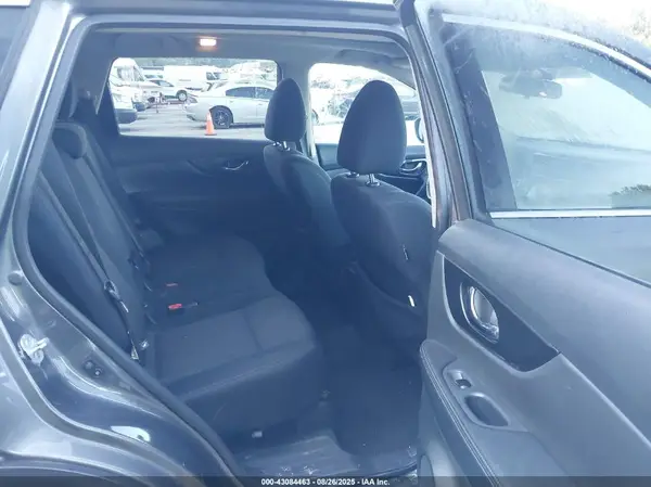 5N1AT2MM1HC741588 2017 NISSAN ROGUE - Image 8