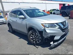 5N1AT2MM1HC757273 2017 NISSAN ROGUE