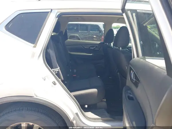 5N1AT2MM1HC757273 2017 NISSAN ROGUE - Image 8