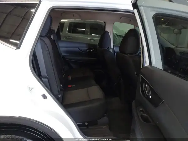 5N1AT2MM1HC779189 2017 NISSAN ROGUE - Image 8