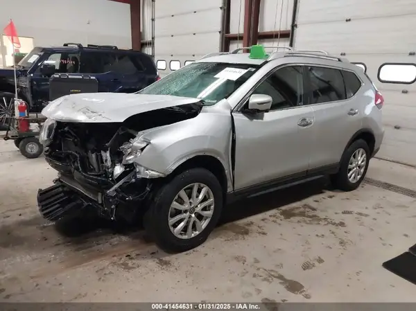 5N1AT2MM2HC755810 2017 NISSAN ROGUE - Image 2