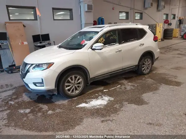 5N1AT2MM2HC852067 2017 NISSAN ROGUE - Image 2