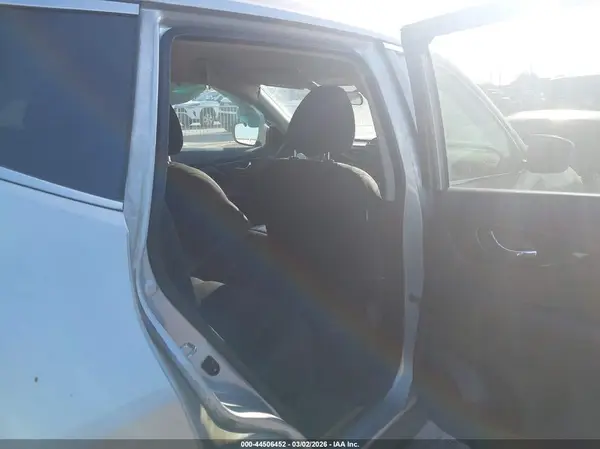 5N1AT2MM7HC825365 2017 NISSAN ROGUE - Image 8