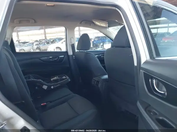 5N1AT2MN1HC743740 2017 NISSAN ROGUE - Image 8