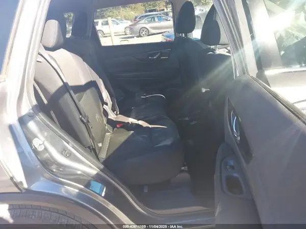 5N1AT2MN2HC738403 2017 NISSAN ROGUE - Image 8