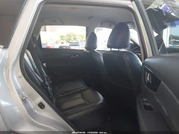 5N1AT2MN2HC753919 2017 NISSAN ROGUE - Image 8