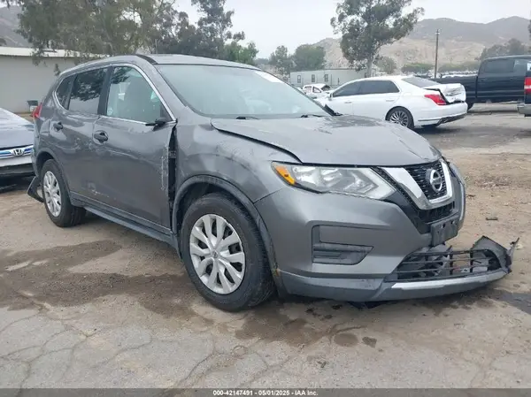 5N1AT2MN2HC782126 2017 NISSAN ROGUE - Image 1