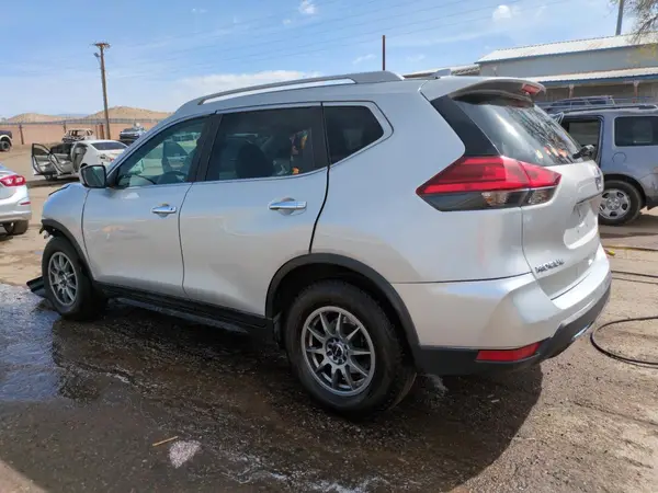5N1AT2MN3HC760927 2017 NISSAN ROGUE - Image 2