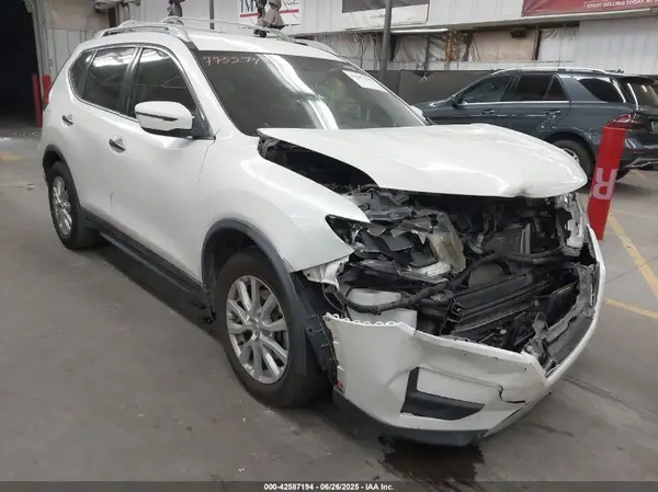 5N1AT2MN4HC775274 2017 NISSAN ROGUE - Image 1
