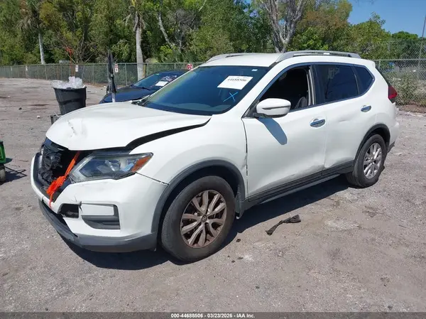 5N1AT2MN6HC751574 2017 NISSAN ROGUE - Image 2