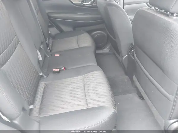5N1AT2MN6HC827553 2017 NISSAN ROGUE - Image 8