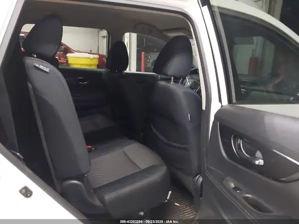 5N1AT2MN6HC852646 2017 NISSAN ROGUE - Image 8