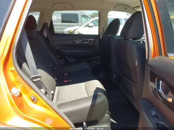5N1AT2MN7HC760428 2017 NISSAN ROGUE - Image 8