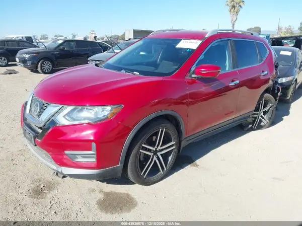 5N1AT2MN7HC844152 2017 NISSAN ROGUE - Image 2