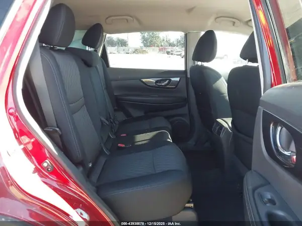 5N1AT2MN7HC844152 2017 NISSAN ROGUE - Image 8