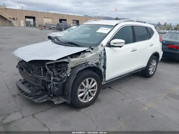 5N1AT2MN9HC774797 2017 NISSAN ROGUE - Image 2