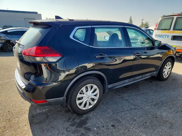 5N1AT2MT0HC738284 2017 NISSAN ROGUE - Image 2