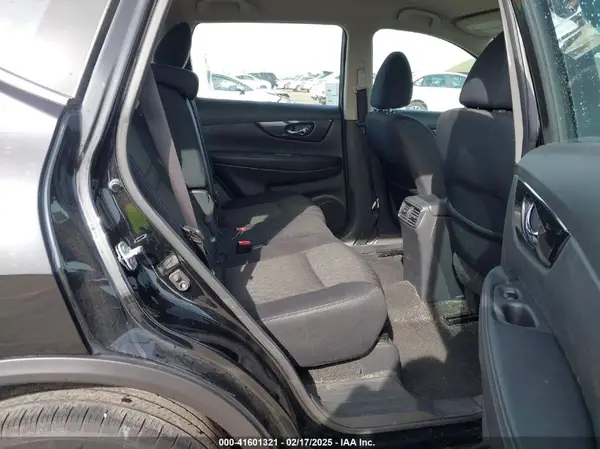 5N1AT2MT0HC738592 2017 NISSAN ROGUE - Image 8