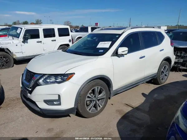 5N1AT2MT0HC739306 2017 NISSAN ROGUE - Image 2