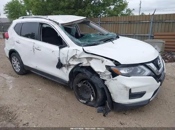 5N1AT2MT0HC742917 2017 NISSAN ROGUE - Image 1