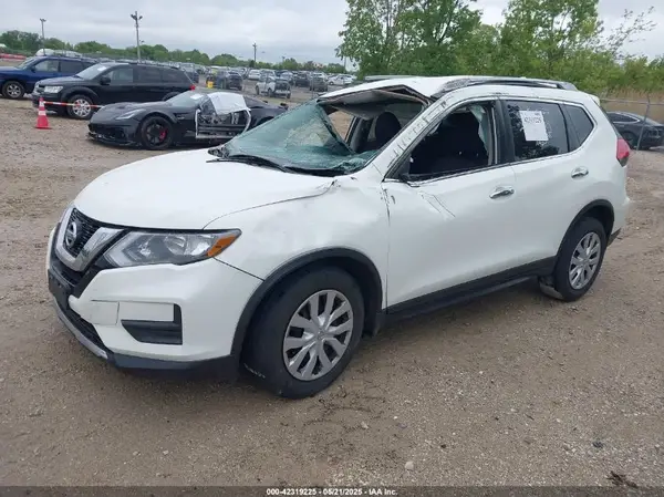5N1AT2MT0HC742917 2017 NISSAN ROGUE - Image 2