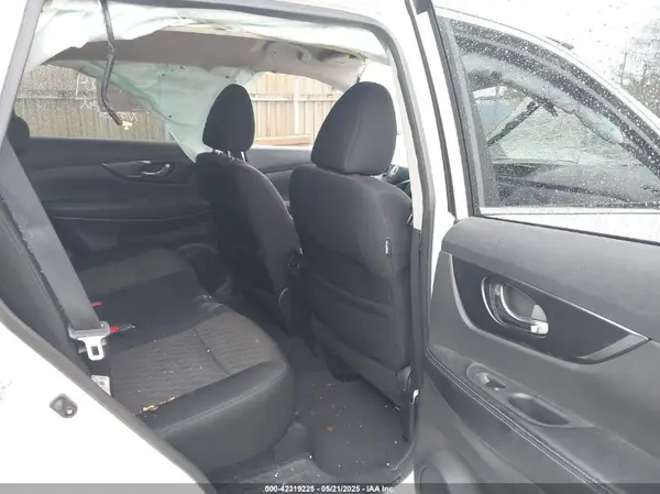 5N1AT2MT0HC742917 2017 NISSAN ROGUE - Image 8