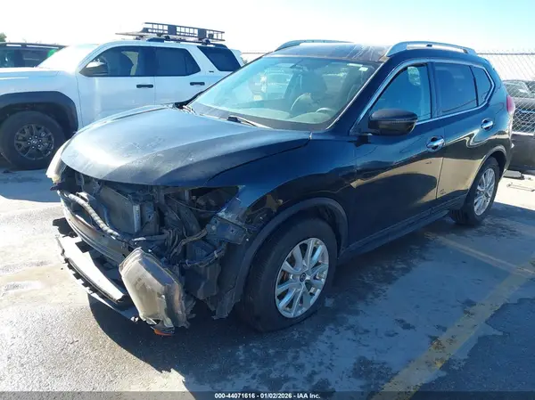 5N1AT2MT0HC746529 2017 NISSAN ROGUE - Image 2