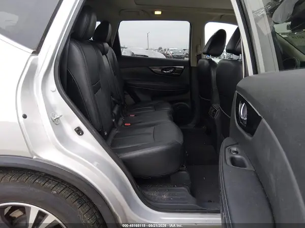 5N1AT2MT0HC747857 2017 NISSAN ROGUE - Image 8