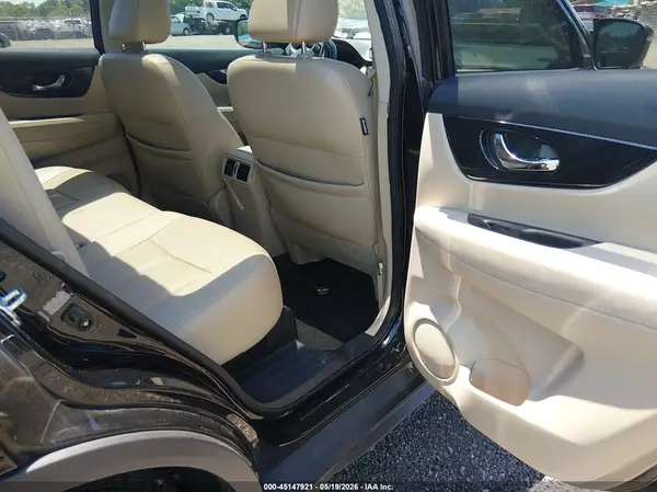 5N1AT2MT0HC756381 2017 NISSAN ROGUE - Image 8