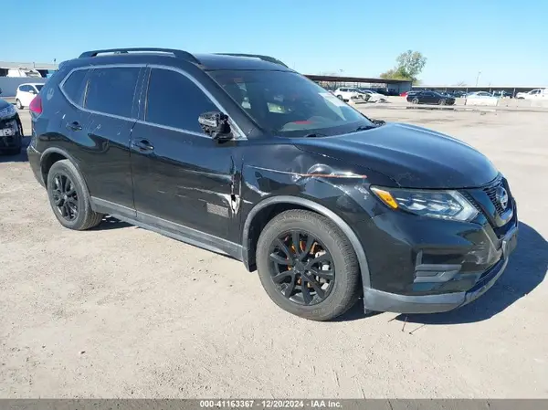5N1AT2MT0HC768207 2017 NISSAN ROGUE - Image 1