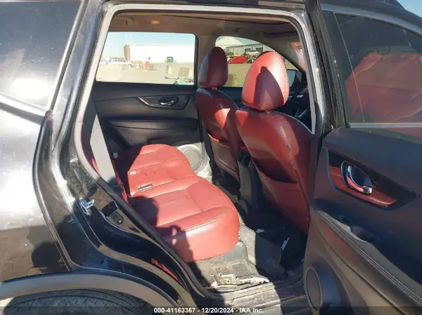 5N1AT2MT0HC768207 2017 NISSAN ROGUE - Image 8
