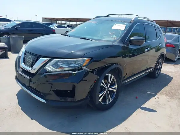 5N1AT2MT0HC796945 2017 NISSAN ROGUE - Image 2