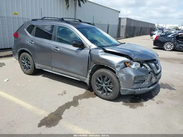 5N1AT2MT0HC820385 2017 NISSAN ROGUE - Image 1