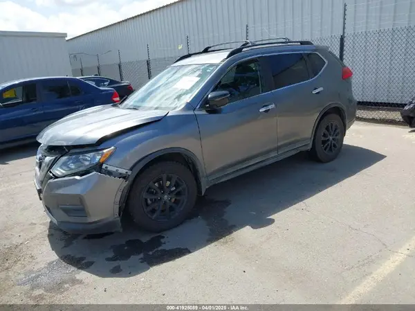 5N1AT2MT0HC820385 2017 NISSAN ROGUE - Image 2