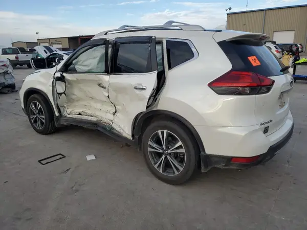 5N1AT2MT0HC825974 2017 NISSAN ROGUE - Image 2