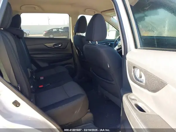 5N1AT2MT0HC826302 2017 NISSAN ROGUE - Image 8