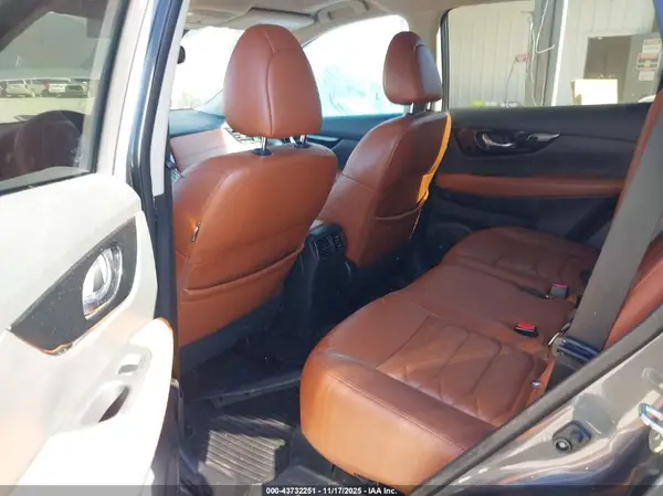 5N1AT2MT0HC836201 2017 NISSAN ROGUE - Image 8