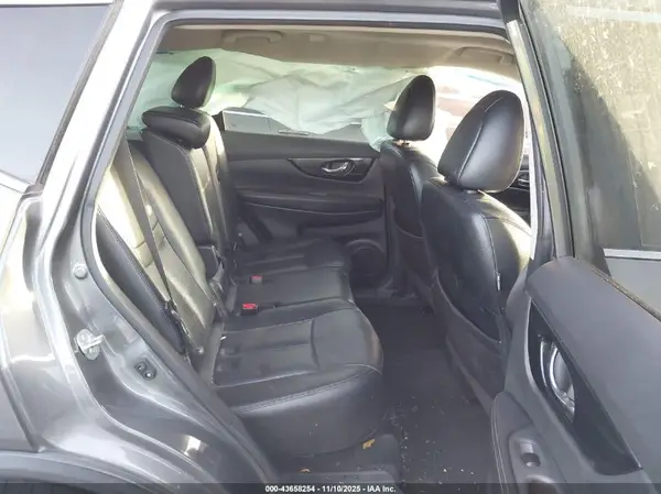 5N1AT2MT0HC853323 2017 NISSAN ROGUE - Image 8