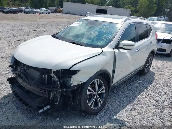 5N1AT2MT0HC868193 2017 NISSAN ROGUE - Image 2