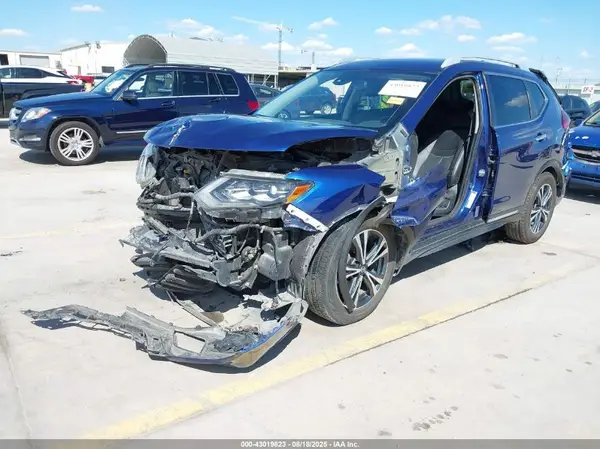 5N1AT2MT0HC871076 2017 NISSAN ROGUE - Image 2