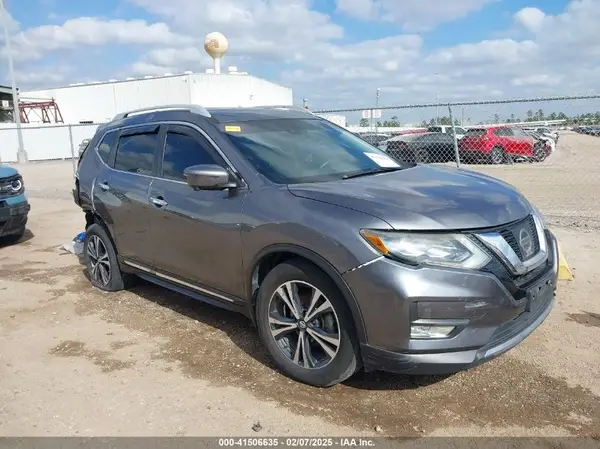 5N1AT2MT0HC881736 2017 NISSAN ROGUE - Image 1