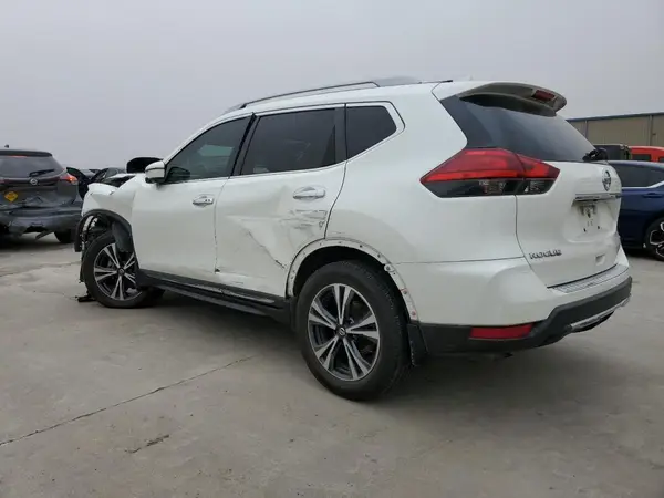 5N1AT2MT0HC886130 2017 NISSAN ROGUE - Image 2