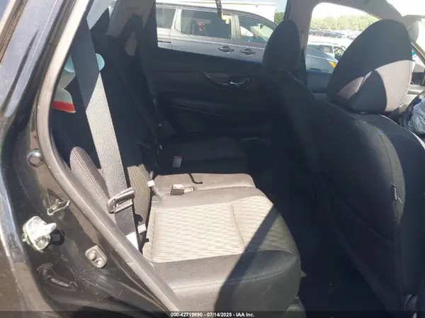 5N1AT2MT0HC891215 2017 NISSAN ROGUE - Image 8