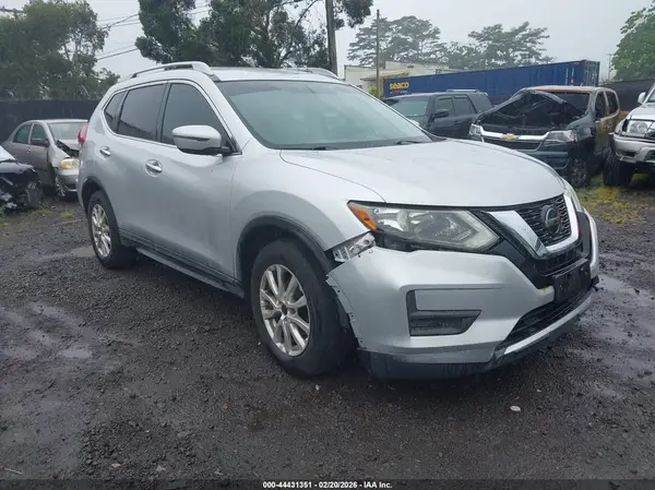 5N1AT2MT0JC713553 2018 NISSAN ROGUE - Image 1