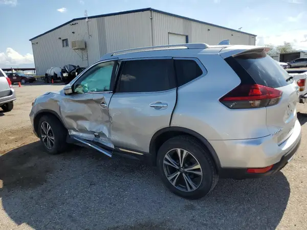 5N1AT2MT0JC739568 2018 NISSAN ROGUE - Image 2