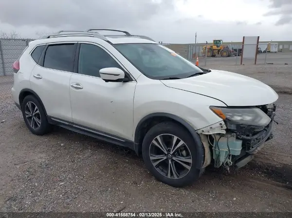 5N1AT2MT0JC761053 2018 NISSAN ROGUE - Image 1