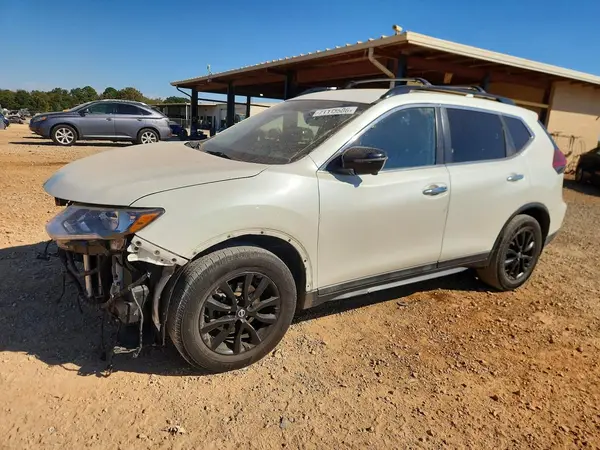 5N1AT2MT0JC800448 2018 NISSAN ROGUE - Image 1