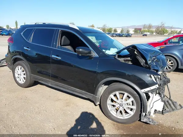 5N1AT2MT0JC828587 2018 NISSAN ROGUE - Image 1