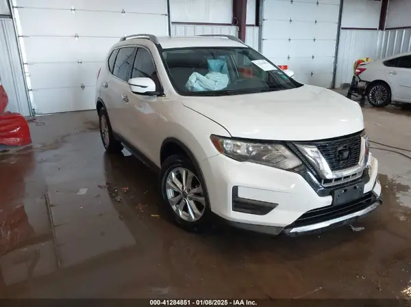 5N1AT2MT0JC828685 2018 NISSAN ROGUE - Image 1