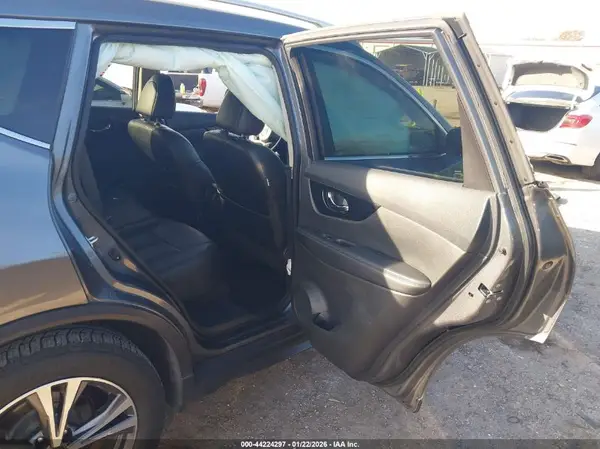 5N1AT2MT0JC852663 2018 NISSAN ROGUE - Image 8